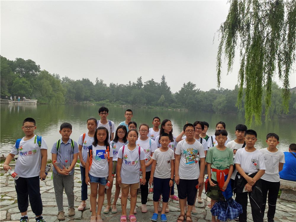 领袖精英夏令营游览北京大学